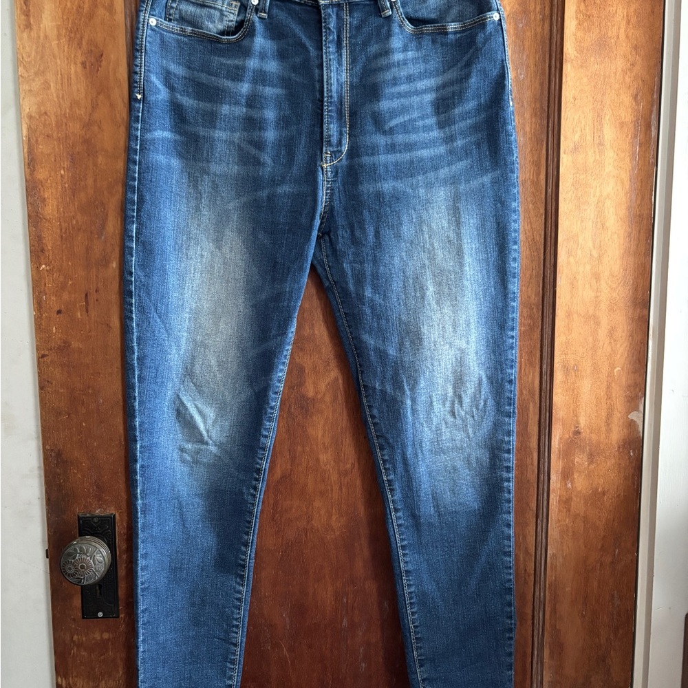 Jr’s Levi Denizen High Rise Ankle Jeggings.